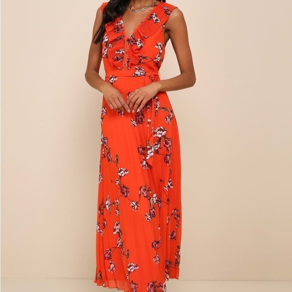 Lulus - NWT Loved By You Red Orange Floral Print Pleated Chiffon Maxi Dress SM